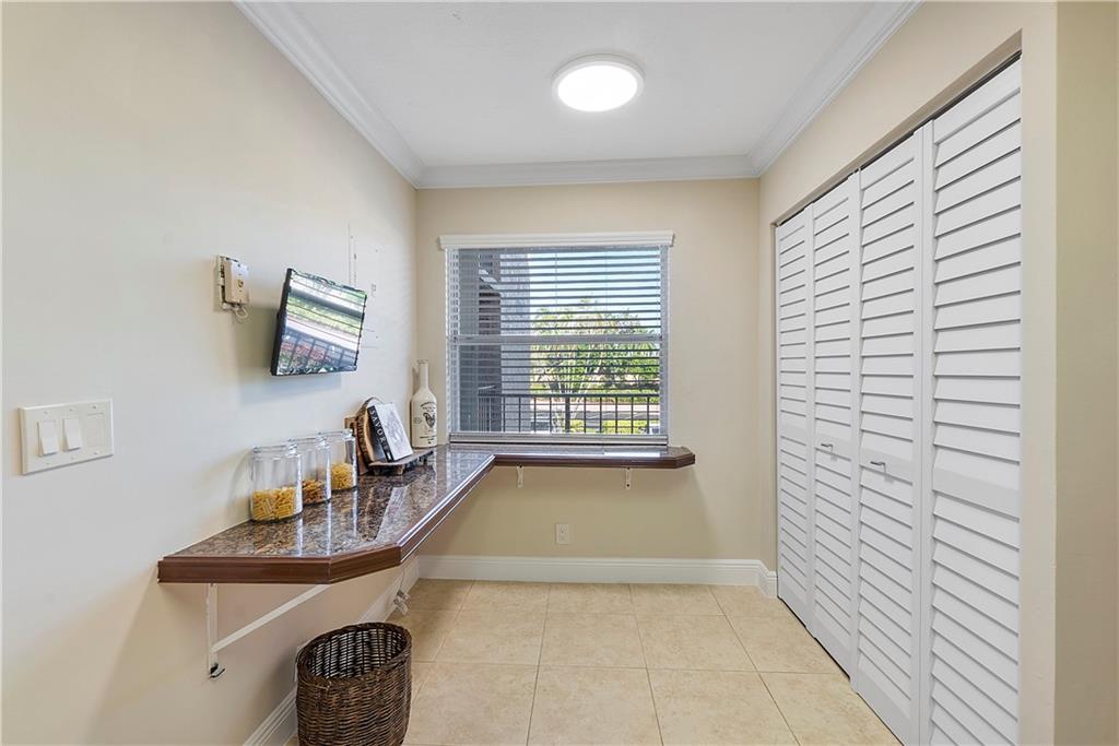 Palm Lakes Condo - Residential