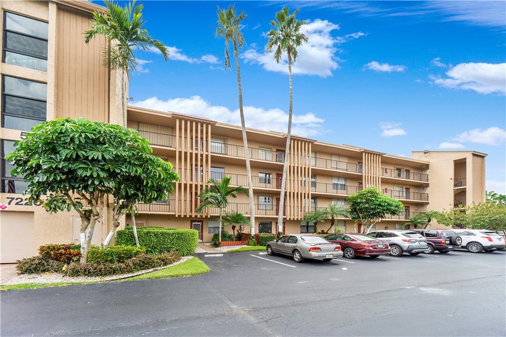 Palm Lakes Condo - Residential