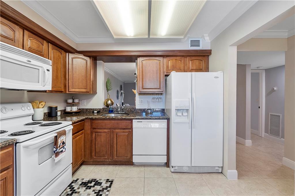 Palm Lakes Condo - Residential