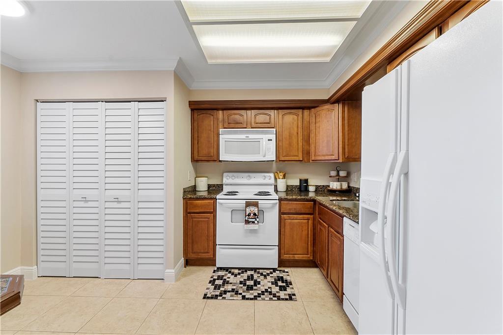 Palm Lakes Condo - Residential