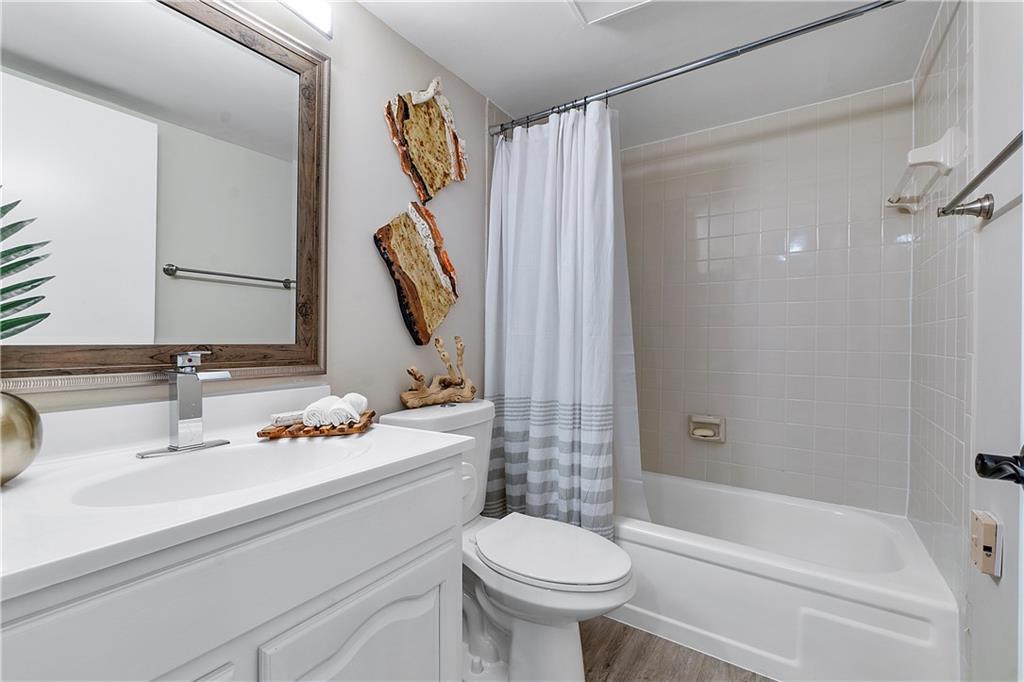 Palm Lakes Condo - Residential