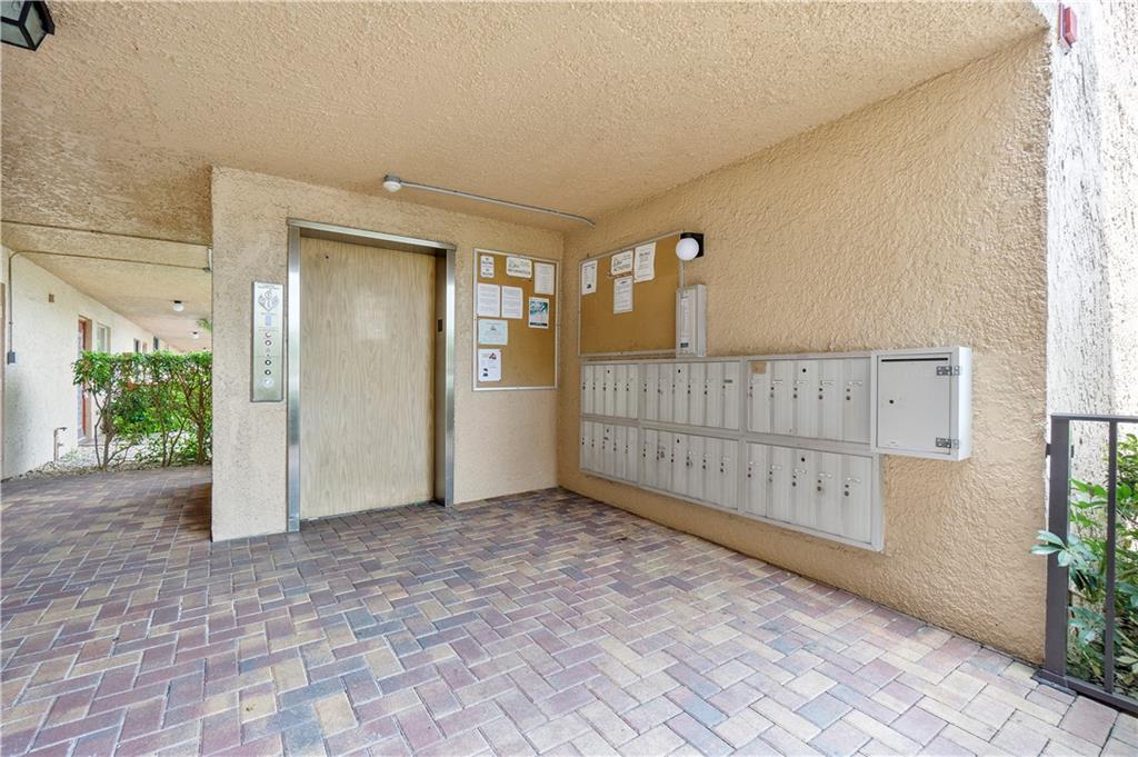 Palm Lakes Condo - Residential
