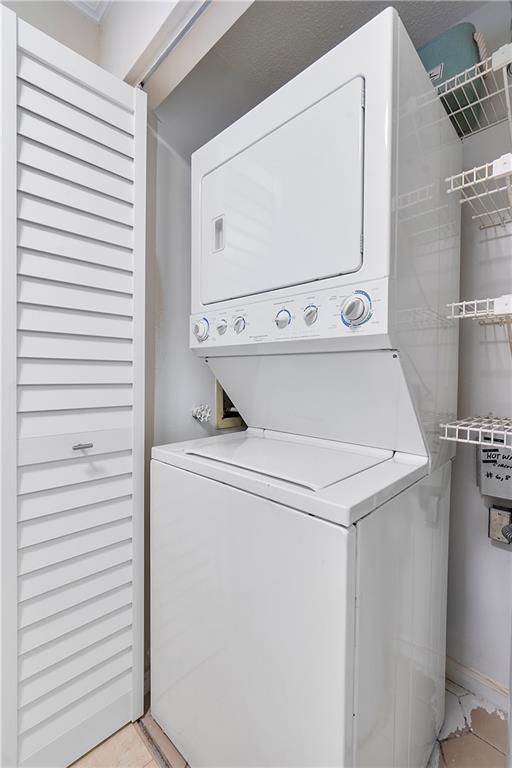 Palm Lakes Condo - Residential