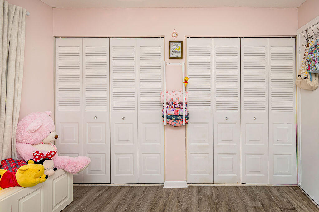 MEED RACQUET CLUB 5 - Residential Lease