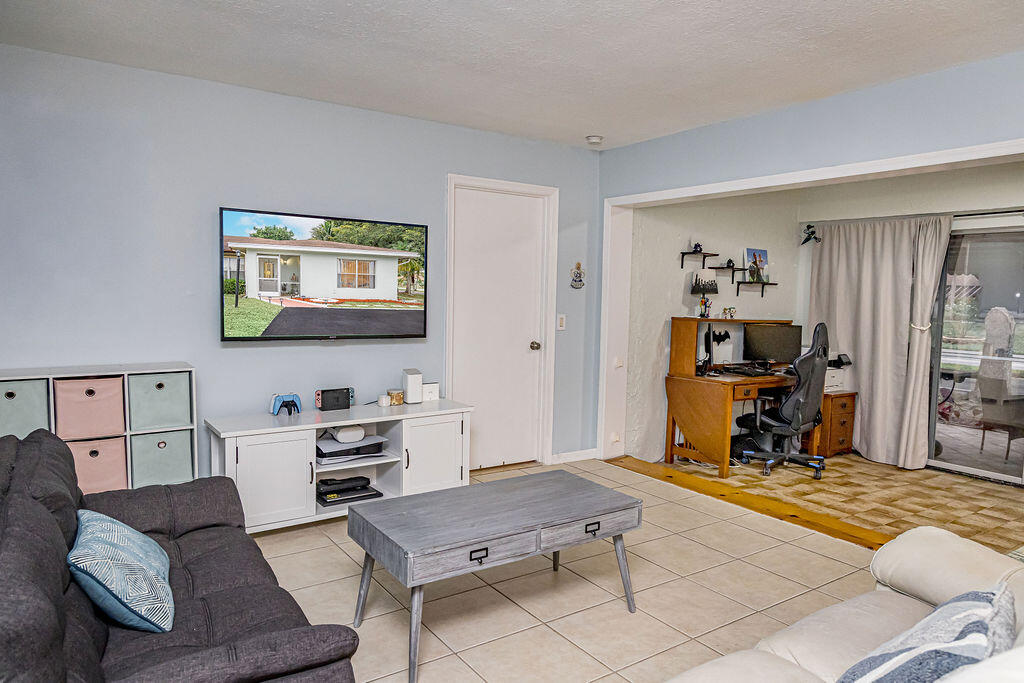 MEED RACQUET CLUB 5 - Residential Lease