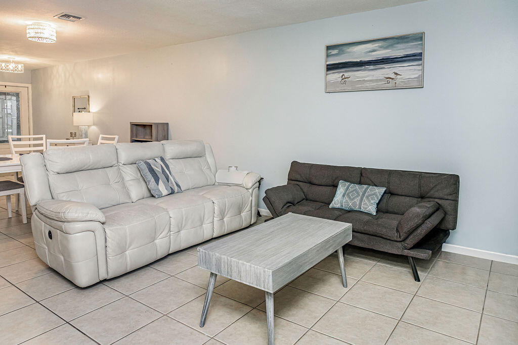 MEED RACQUET CLUB 5 - Residential Lease