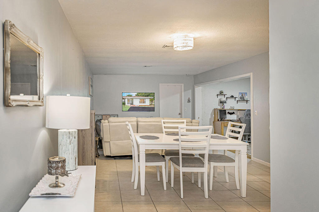 MEED RACQUET CLUB 5 - Residential Lease