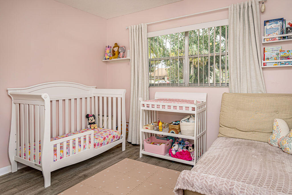 MEED RACQUET CLUB 5 - Residential Lease