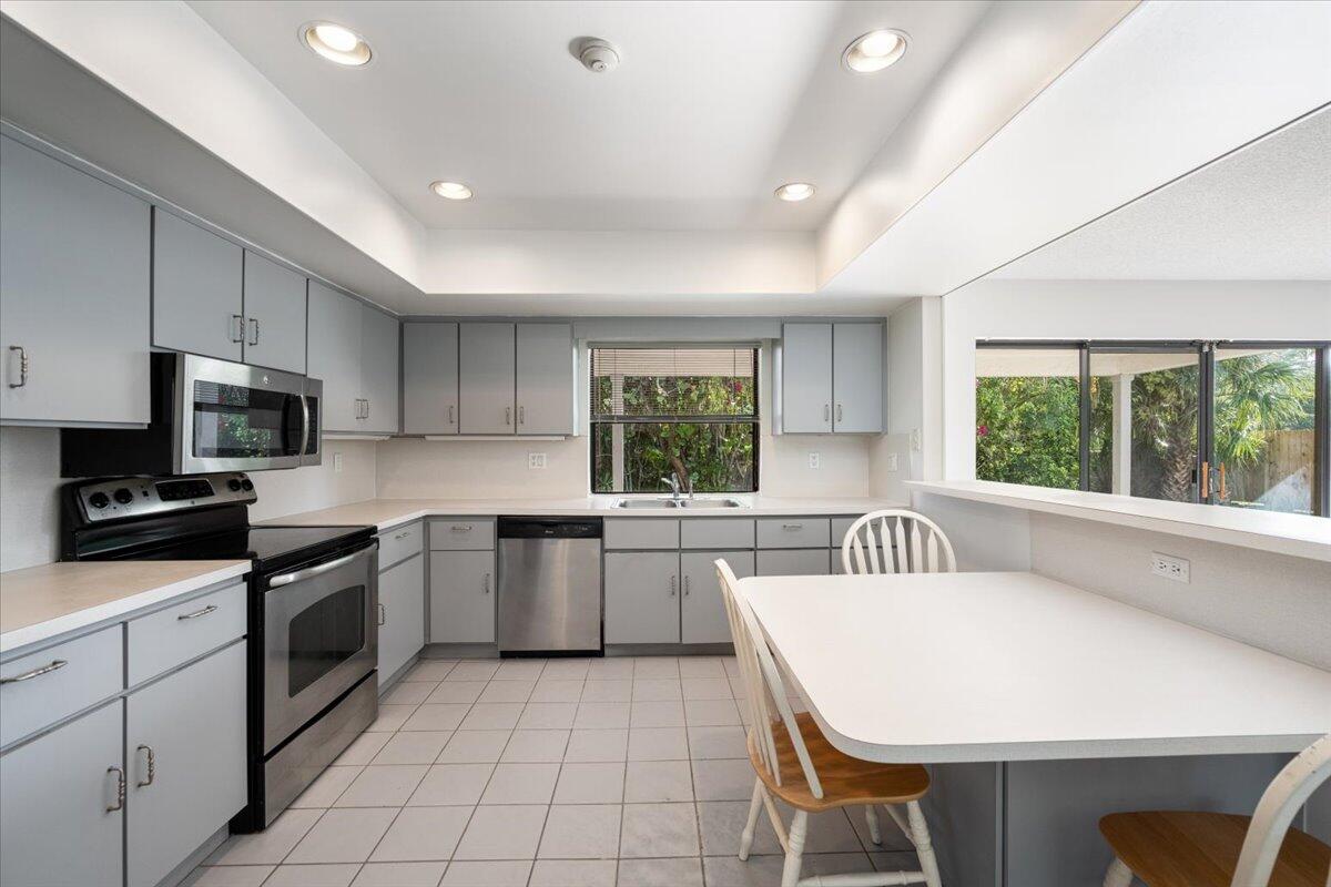 GREENVIEW SHORES 2 OF WELLINGTON - Residential Lease