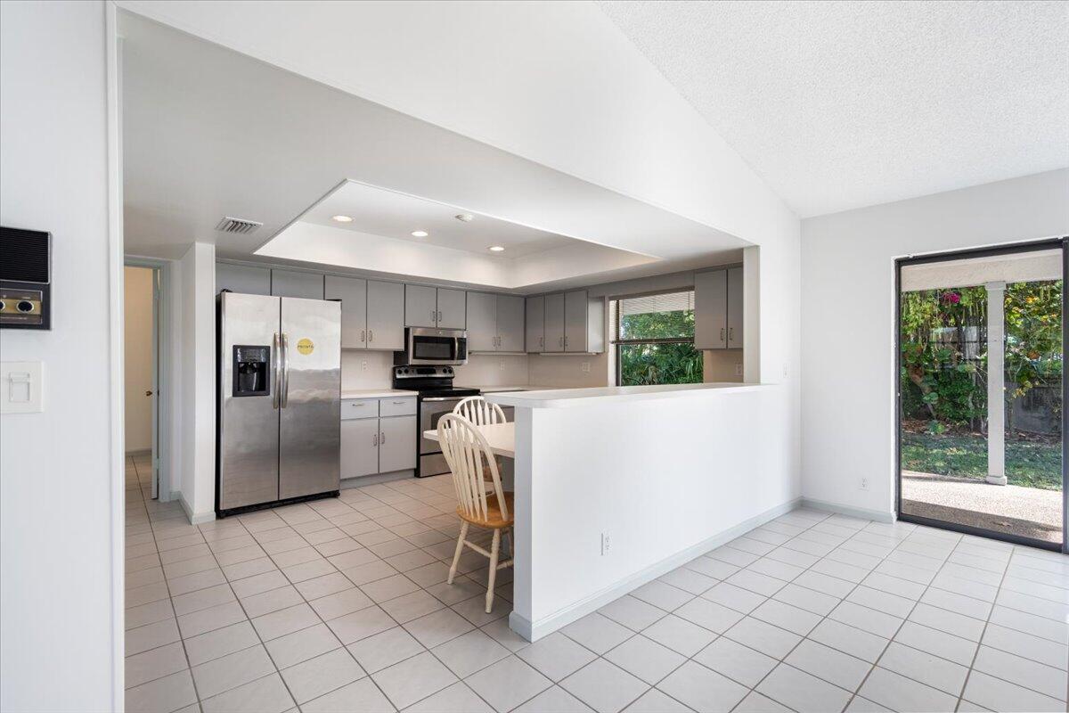 GREENVIEW SHORES 2 OF WELLINGTON - Residential Lease