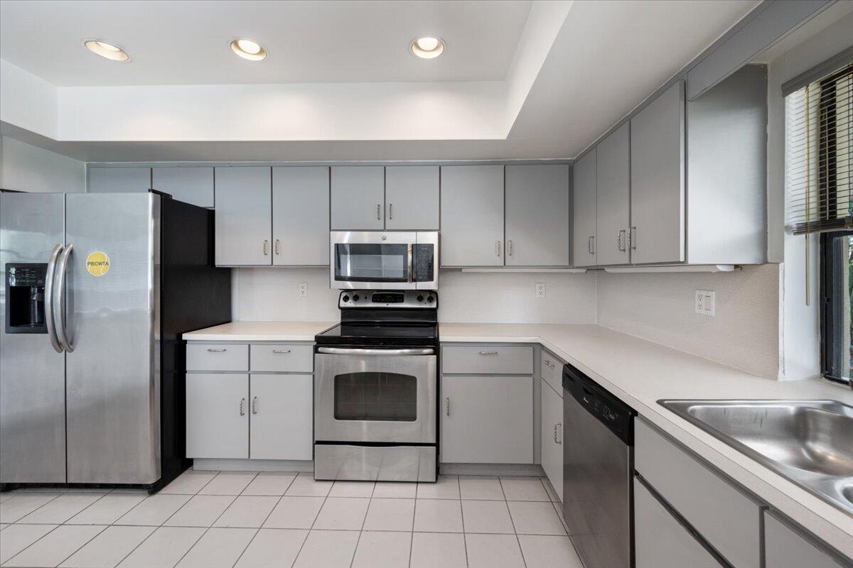 GREENVIEW SHORES 2 OF WELLINGTON - Residential Lease