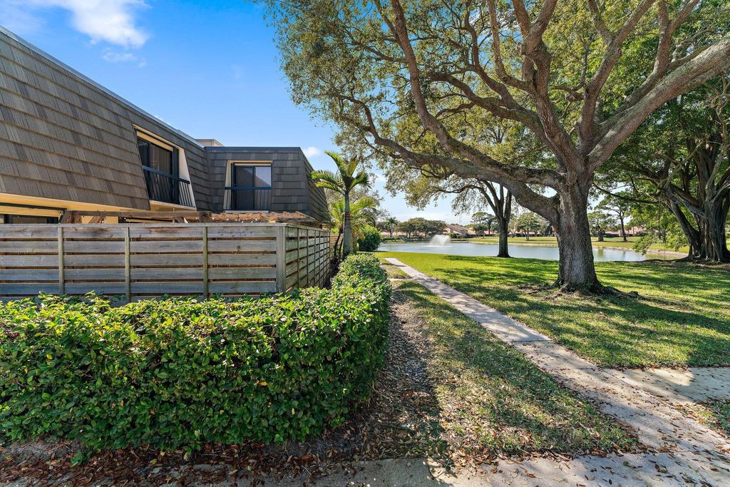 Photo of 1116 11th Terrace, Palm Beach Gardens, FL 33418 (MLS # R11166052)