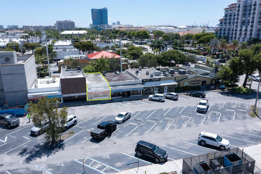 Photo of 1085 SE 17th Street, Fort Lauderdale, FL 33316 (MLS # F10521525)