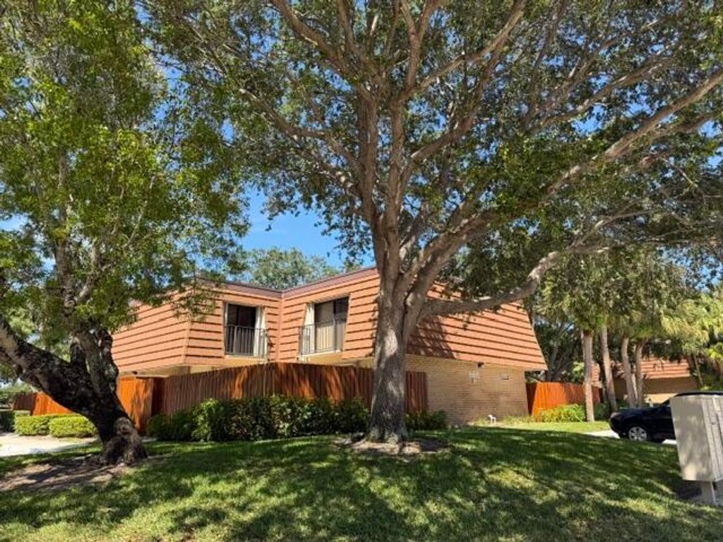 Photo of 3013 30th Court, Jupiter, FL 33477 (MLS # B26026532)