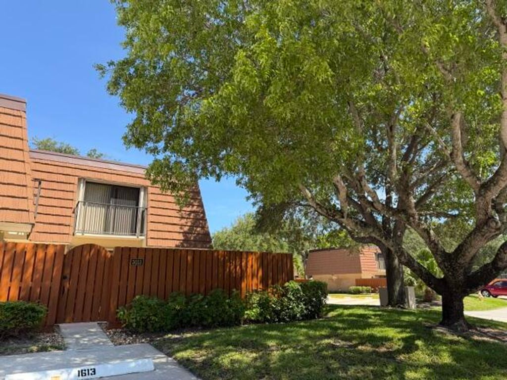 Photo of 3013 30th Court, Jupiter, FL 33477 (MLS # B26026532)