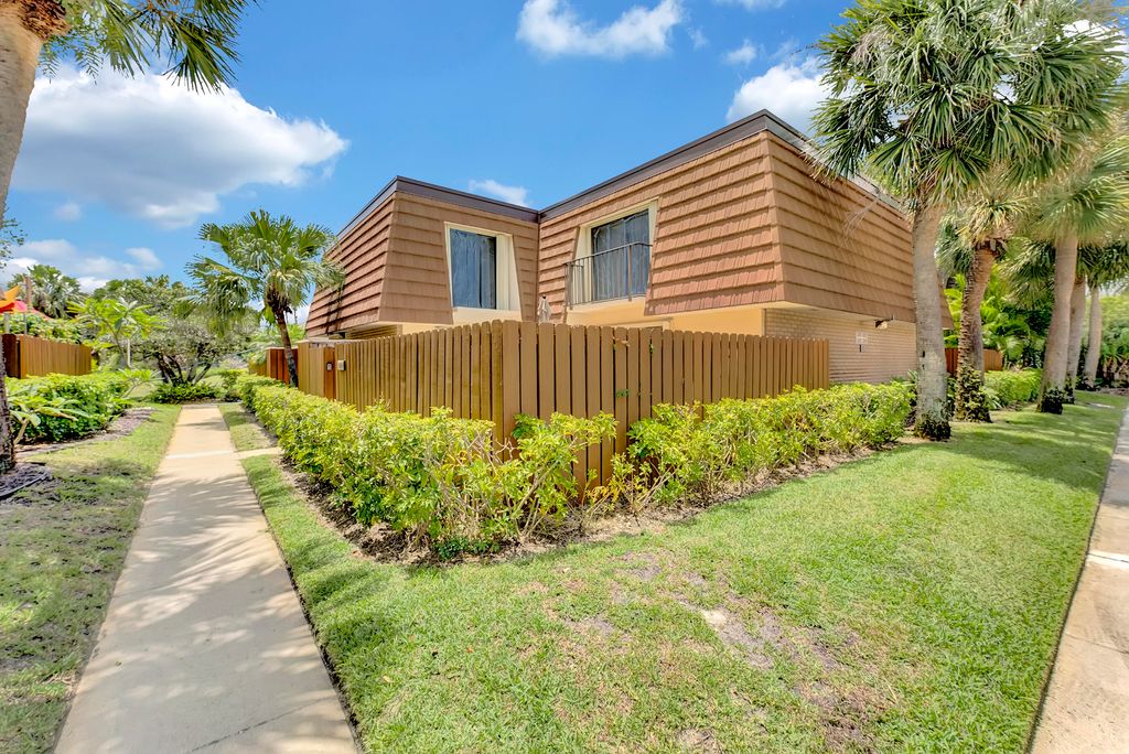 Photo of 3050 30th Court, Jupiter, FL 33477 (MLS # R10977911)