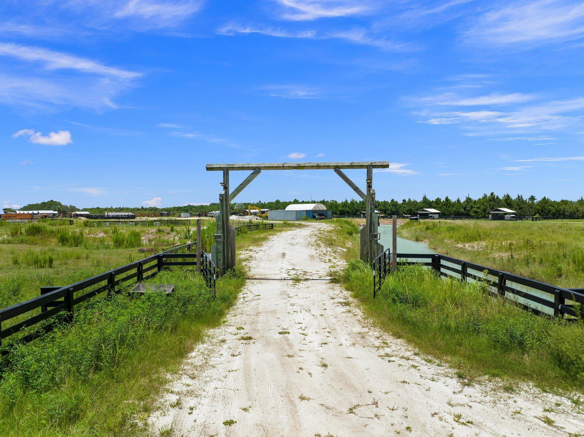 METES AND BOUNDS - Land