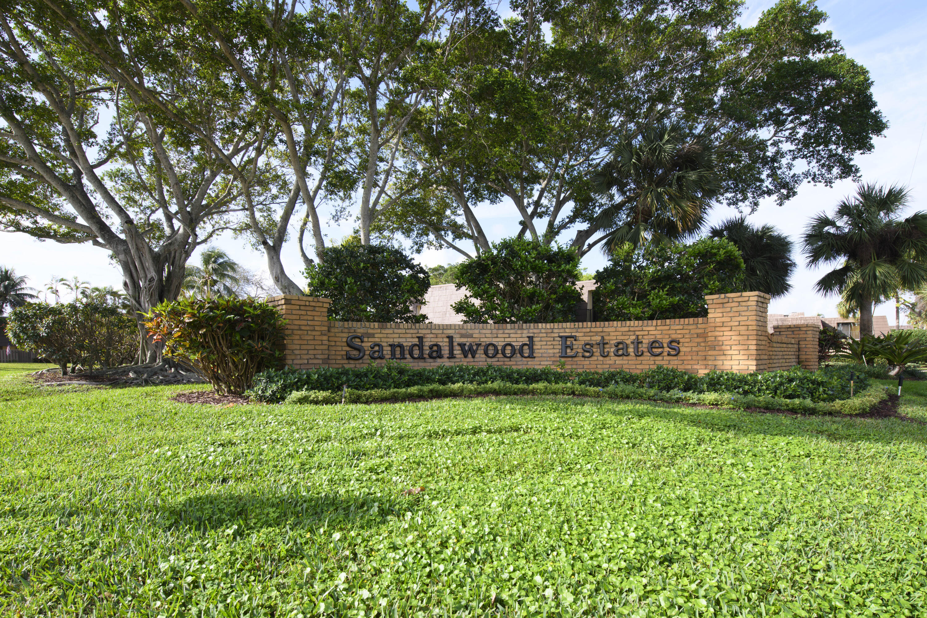 VILLAGE OF SANDALWOOD LAKES SOUTH - Residential