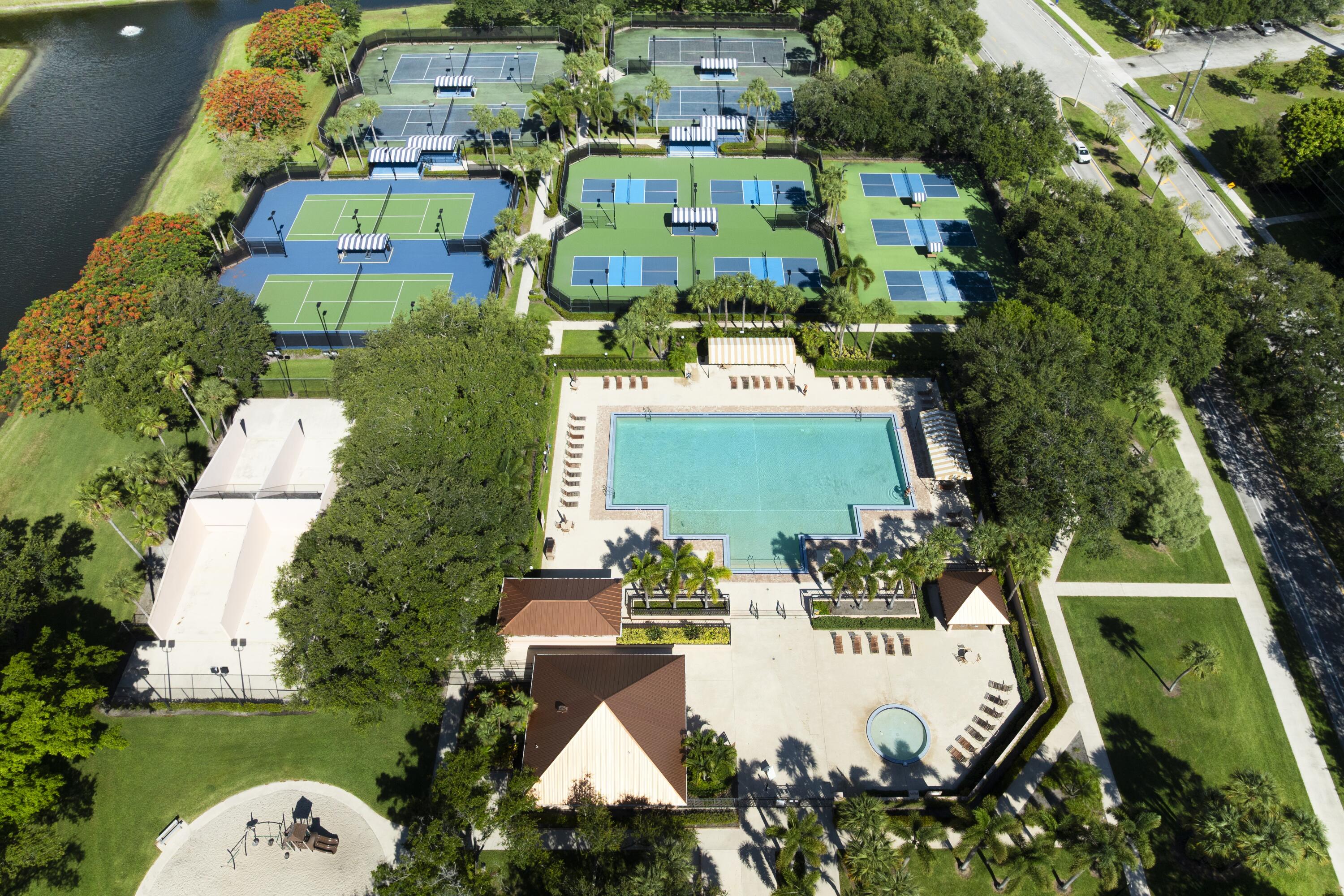 VILLAGE OF SANDALWOOD LAKES SOUTH - Residential