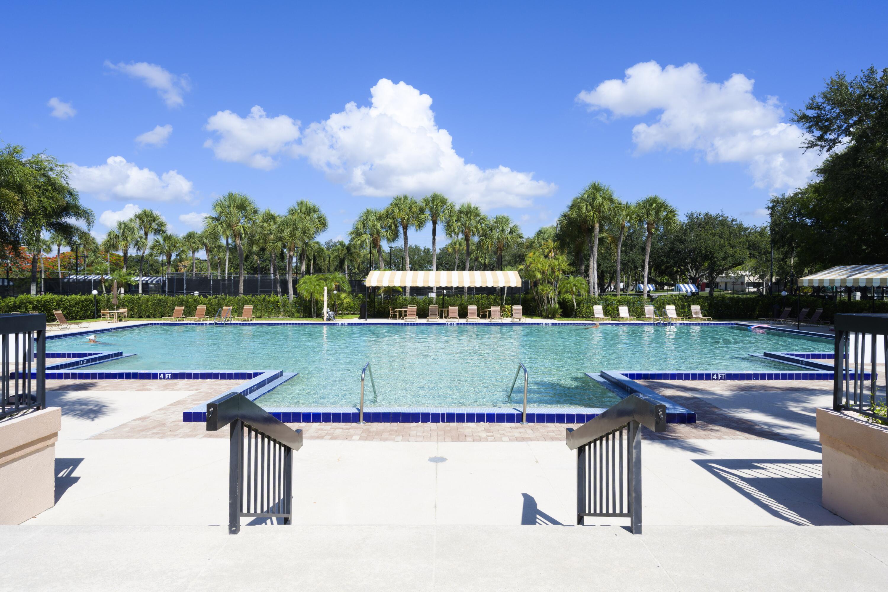 VILLAGE OF SANDALWOOD LAKES SOUTH - Residential