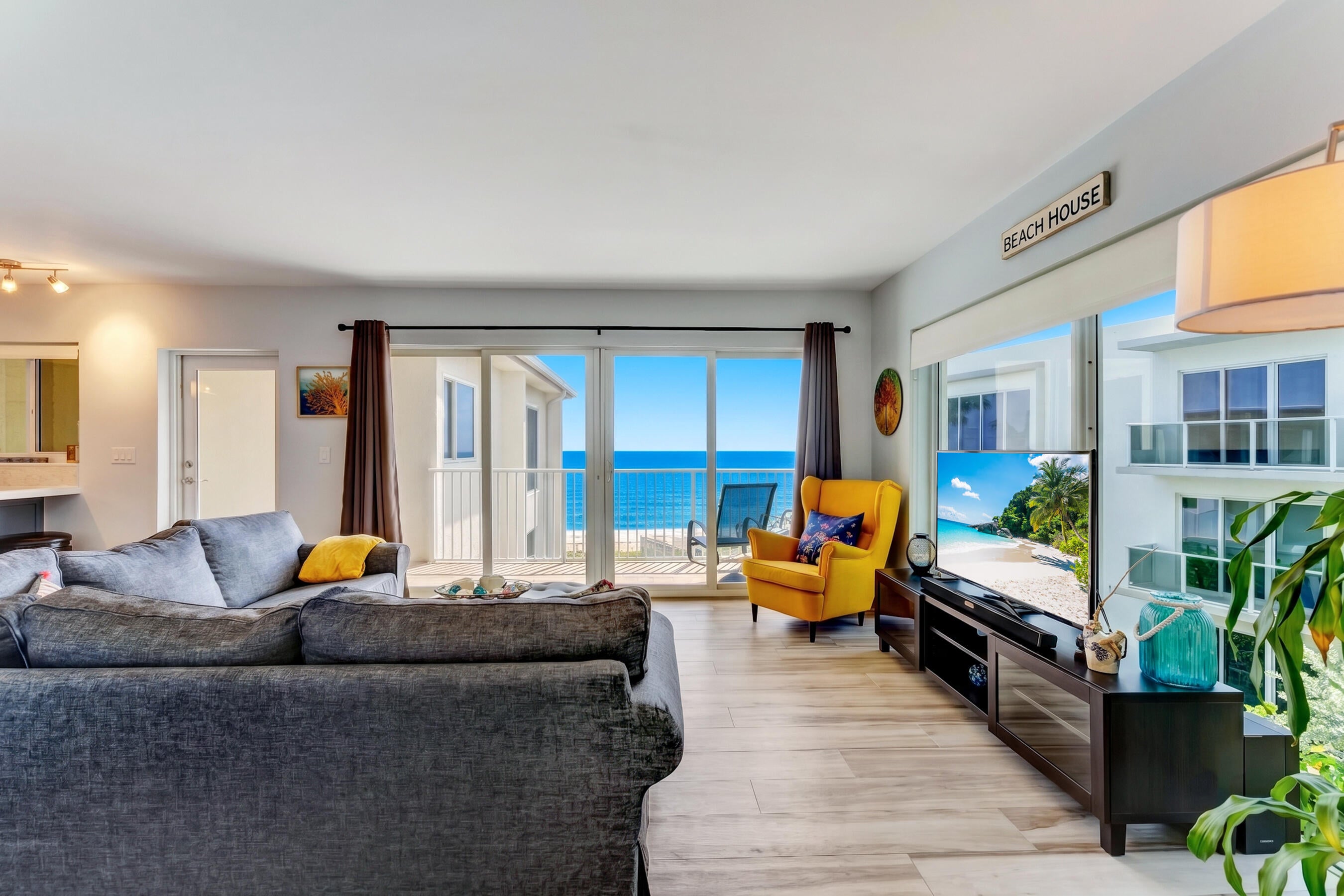 1203 Hillsboro Mile P2
