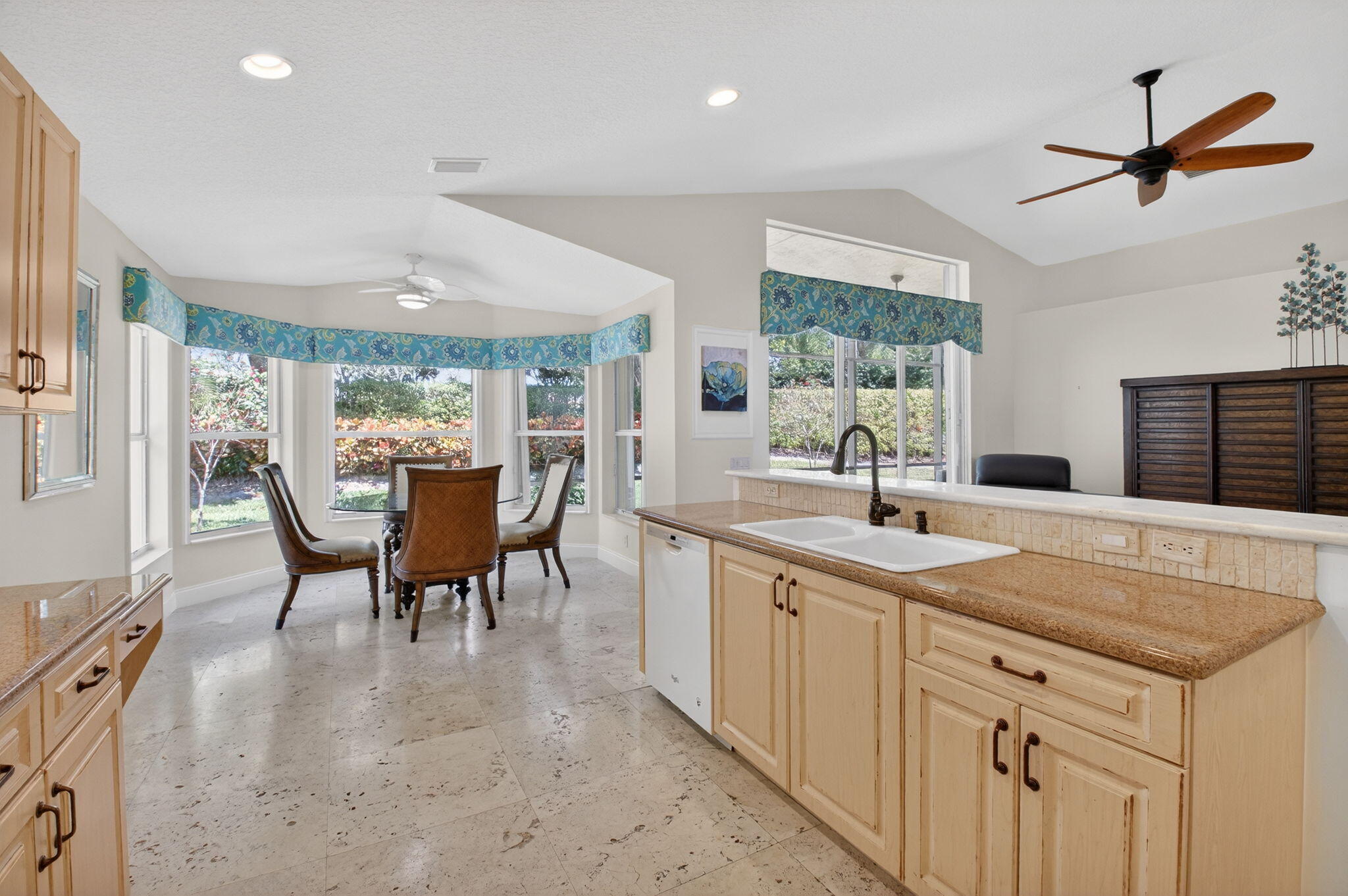 VALENCIA PALMS - Residential