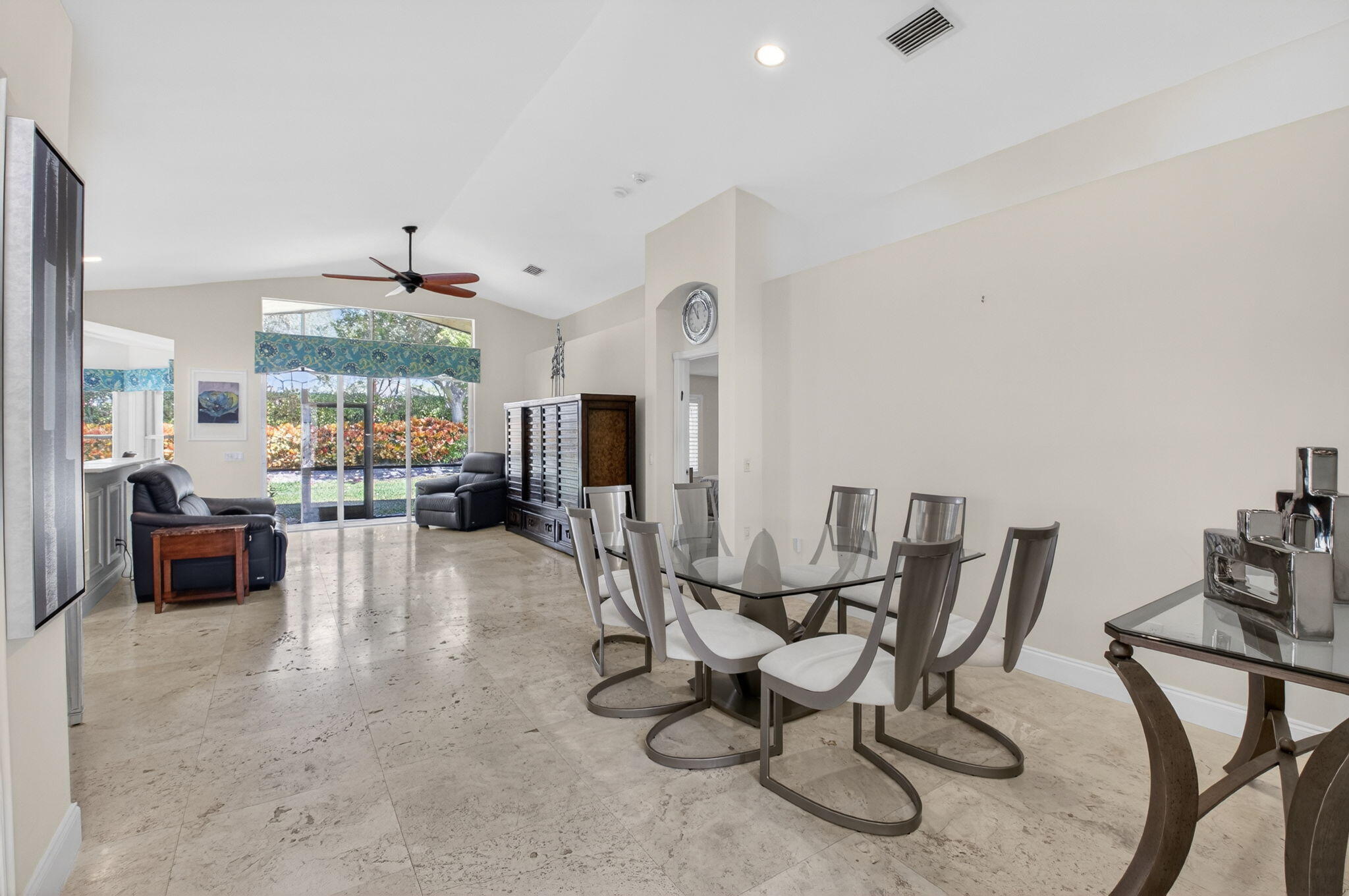 VALENCIA PALMS - Residential