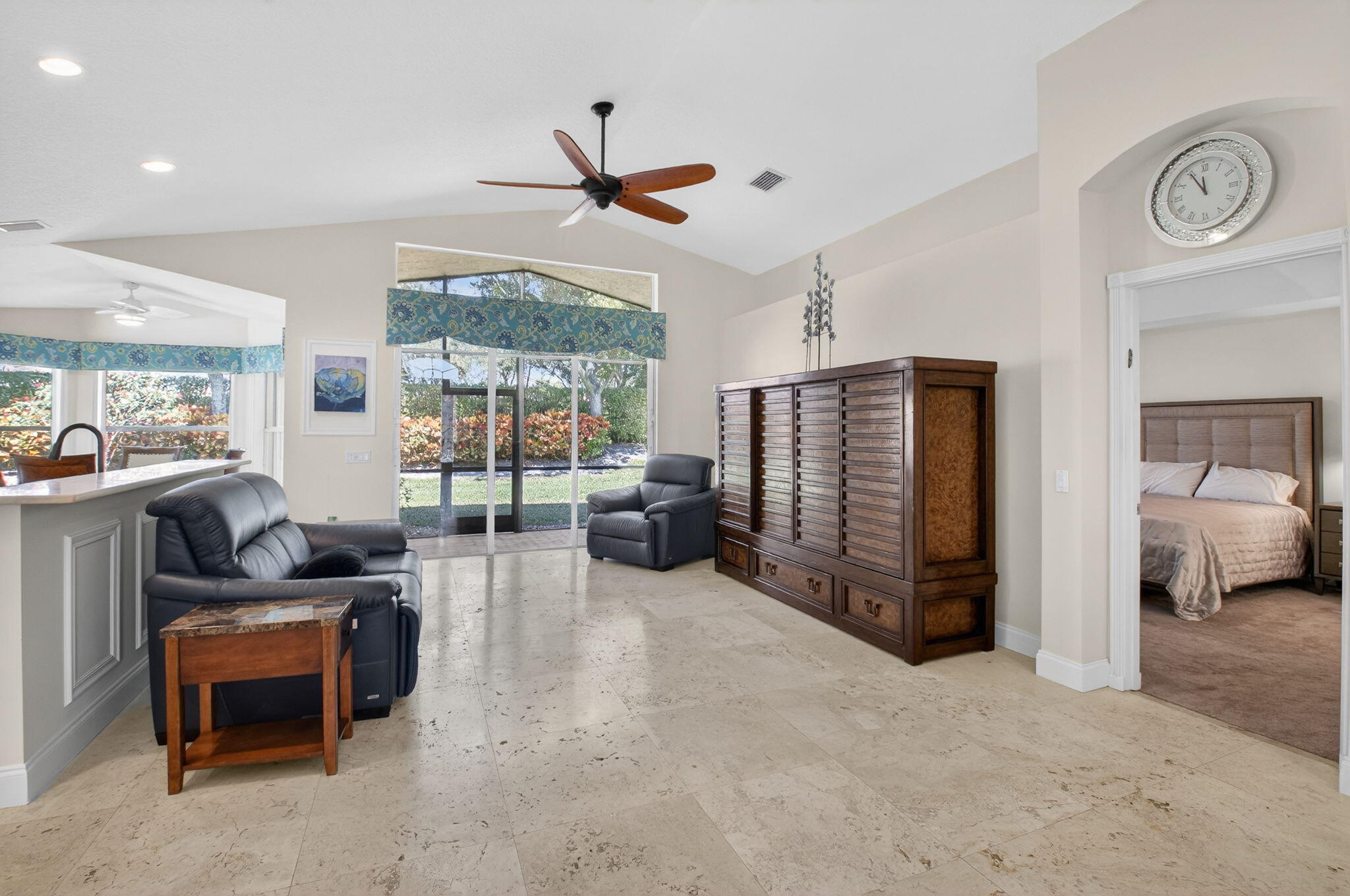 VALENCIA PALMS - Residential