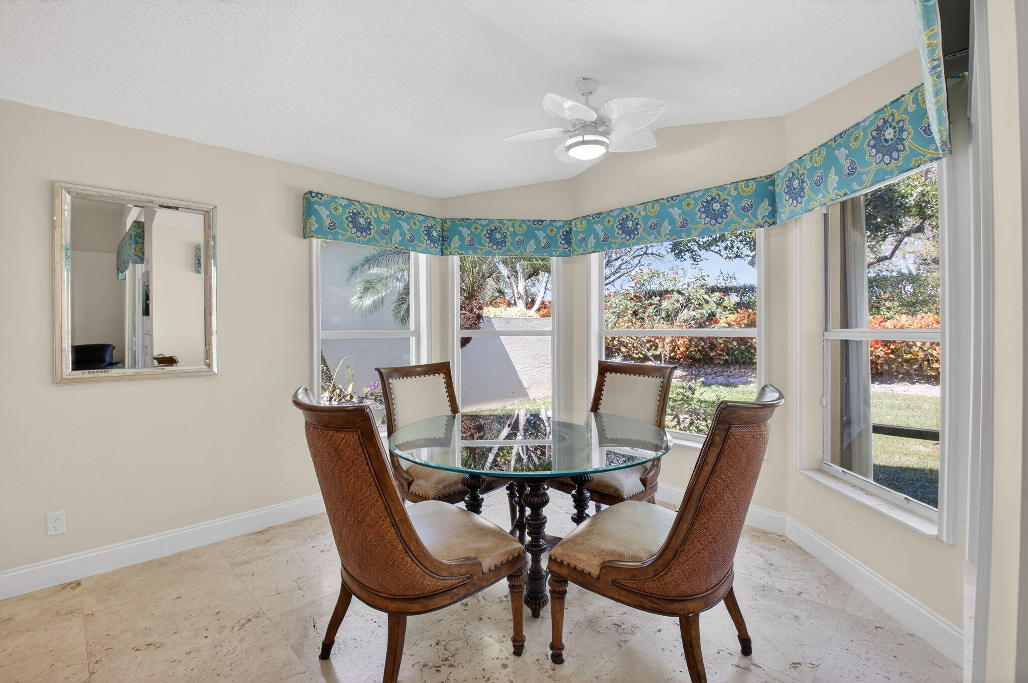 VALENCIA PALMS - Residential