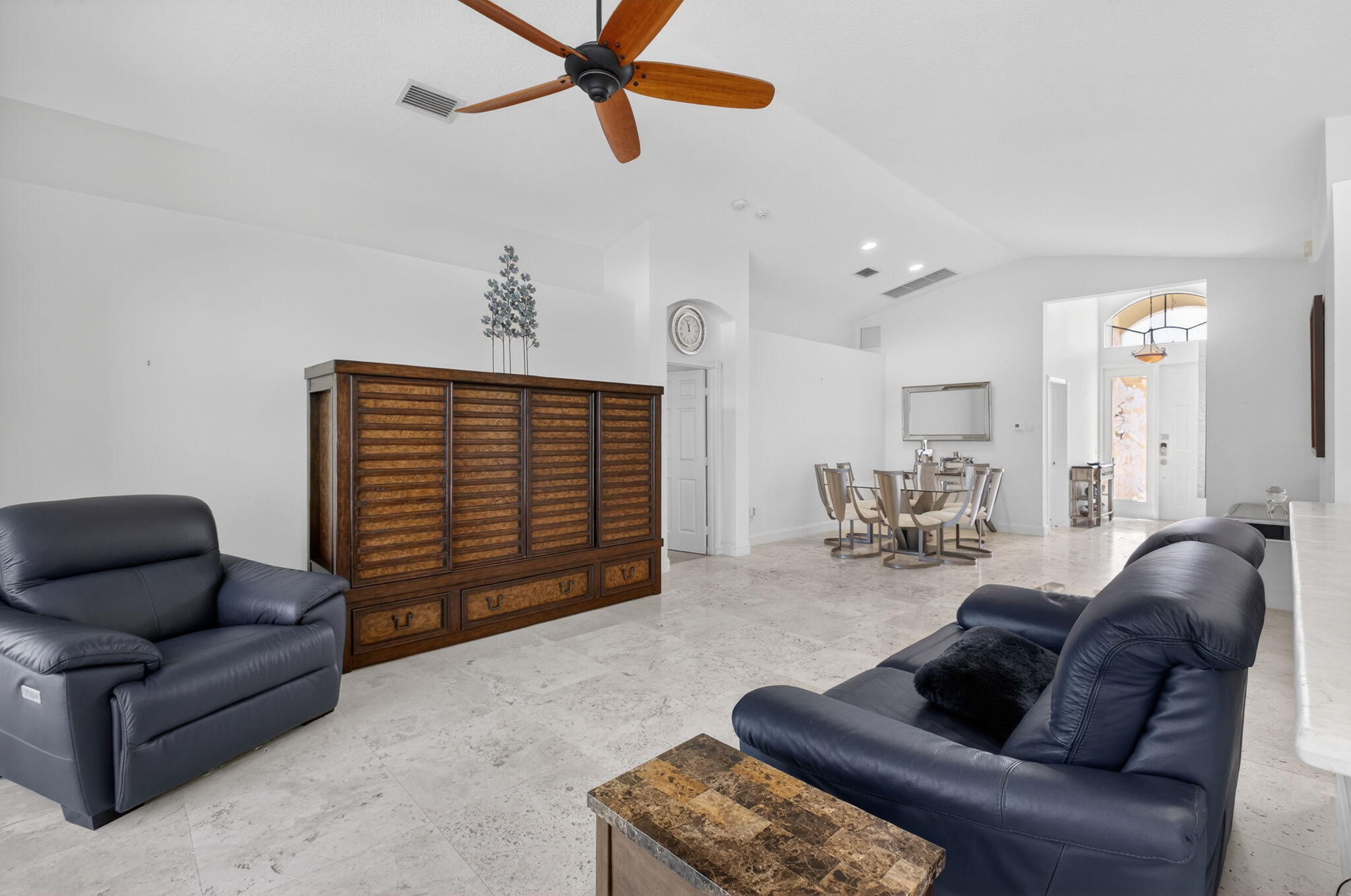 VALENCIA PALMS - Residential