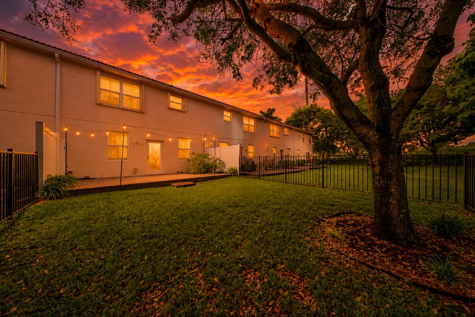 AZURA TOWNHOUSES - Residential
