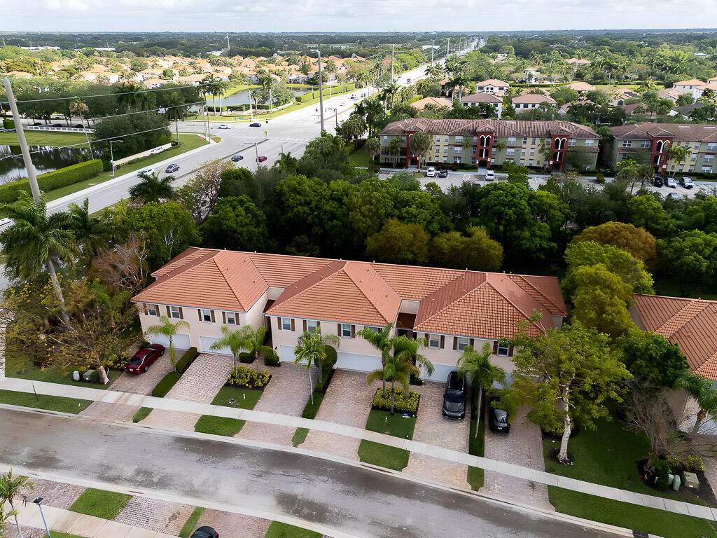 AZURA TOWNHOUSES - Residential