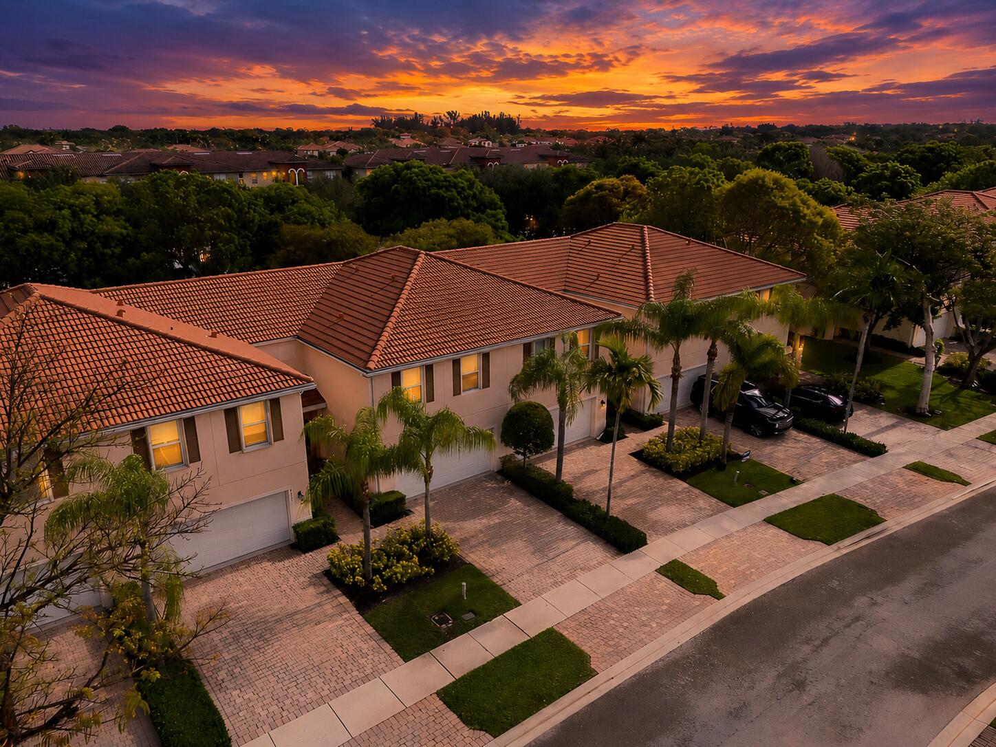 AZURA TOWNHOUSES - Residential