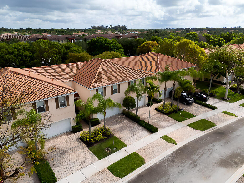 AZURA TOWNHOUSES - Residential