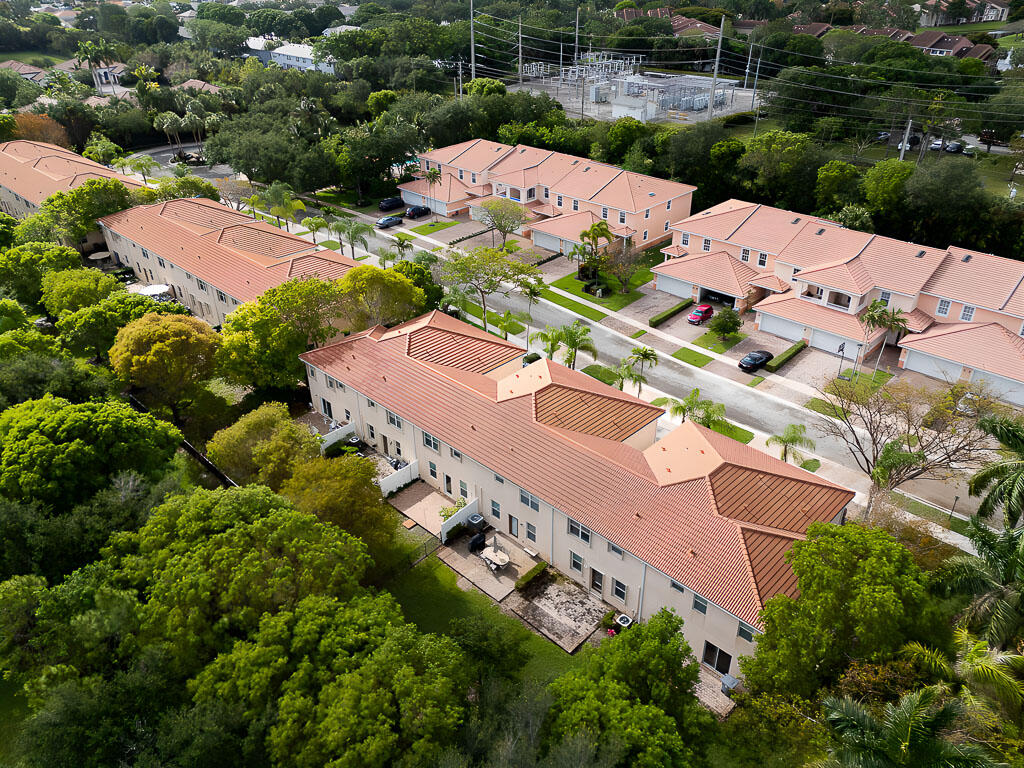 AZURA TOWNHOUSES - Residential