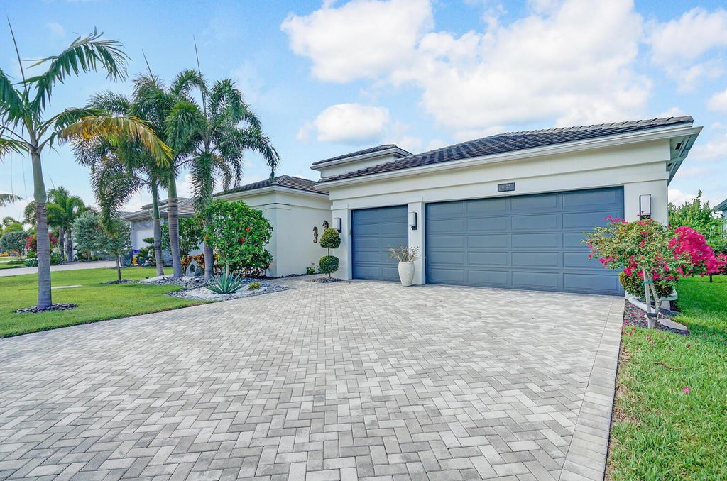 Photo of 9197 Seahorse Bay Drive, Boynton Beach, FL 33473 (MLS # R10990521)