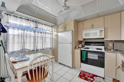Tiny photo for 2505 Antigua Terrace #L3, Coconut Creek, FL 33066 (MLS # F10537987)