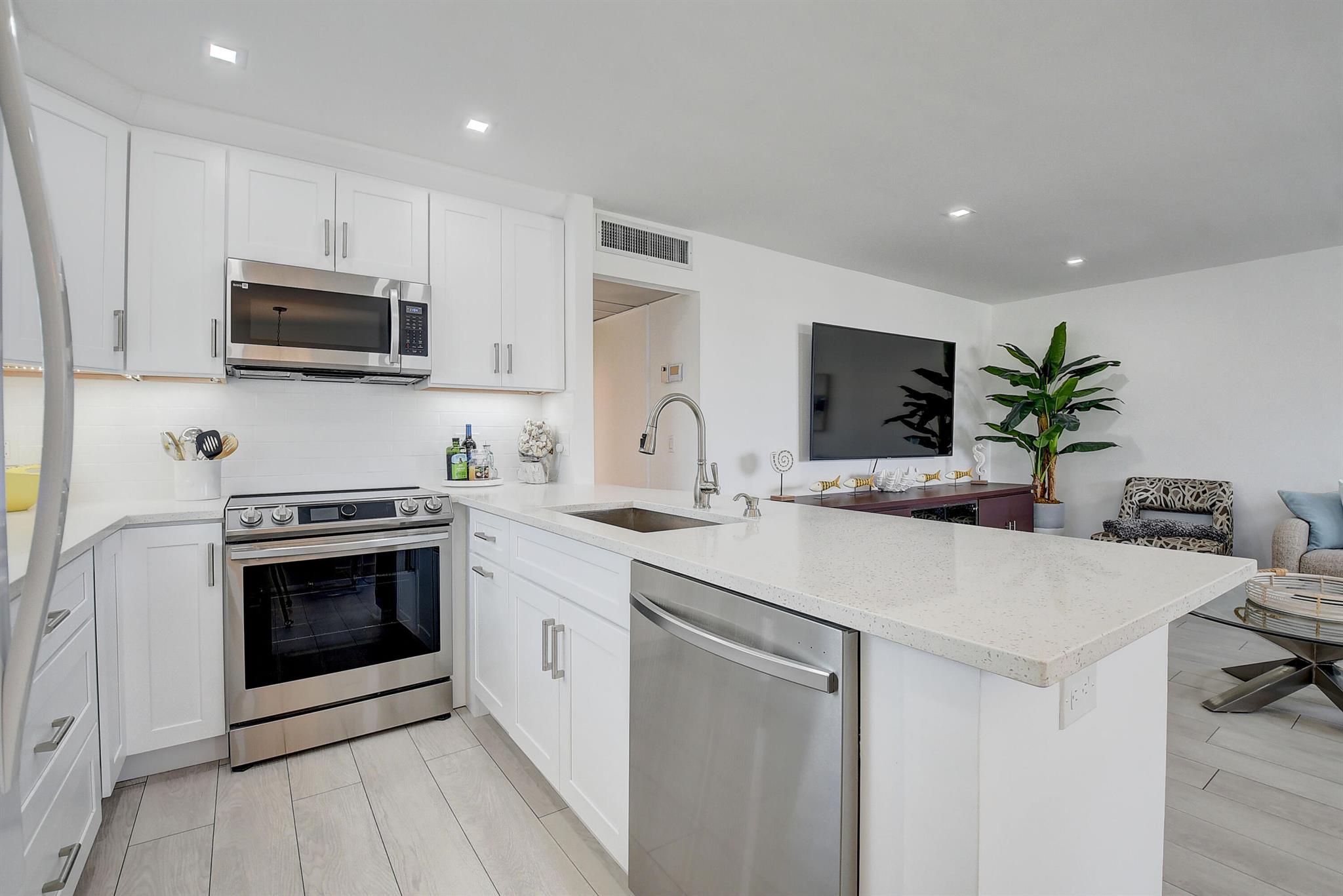 KINGS POINT BRITTANY COND - Residential