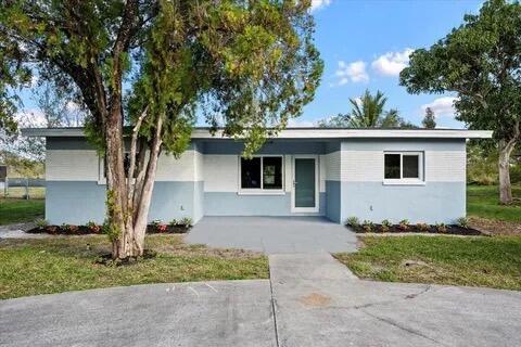 Photo of 4610 SUNSET Boulevard, Fort Pierce, FL 34982 (MLS # B26074653)