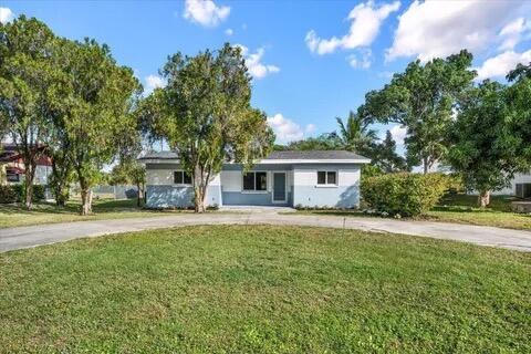 Photo of 4610 SUNSET Boulevard, Fort Pierce, FL 34982 (MLS # B26074653)