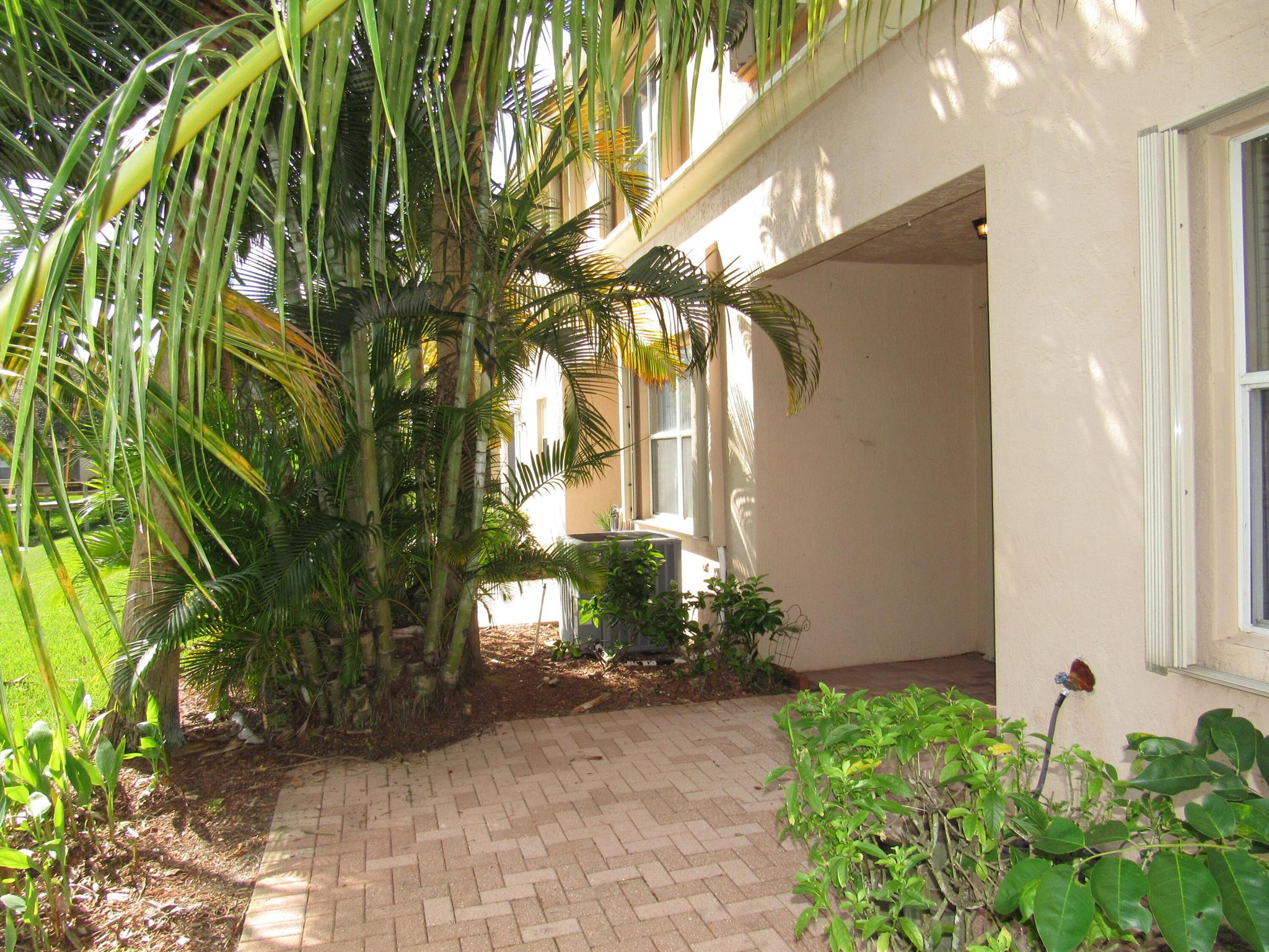 SEMINOLE ESTATES & TOWNHOMES - Residential