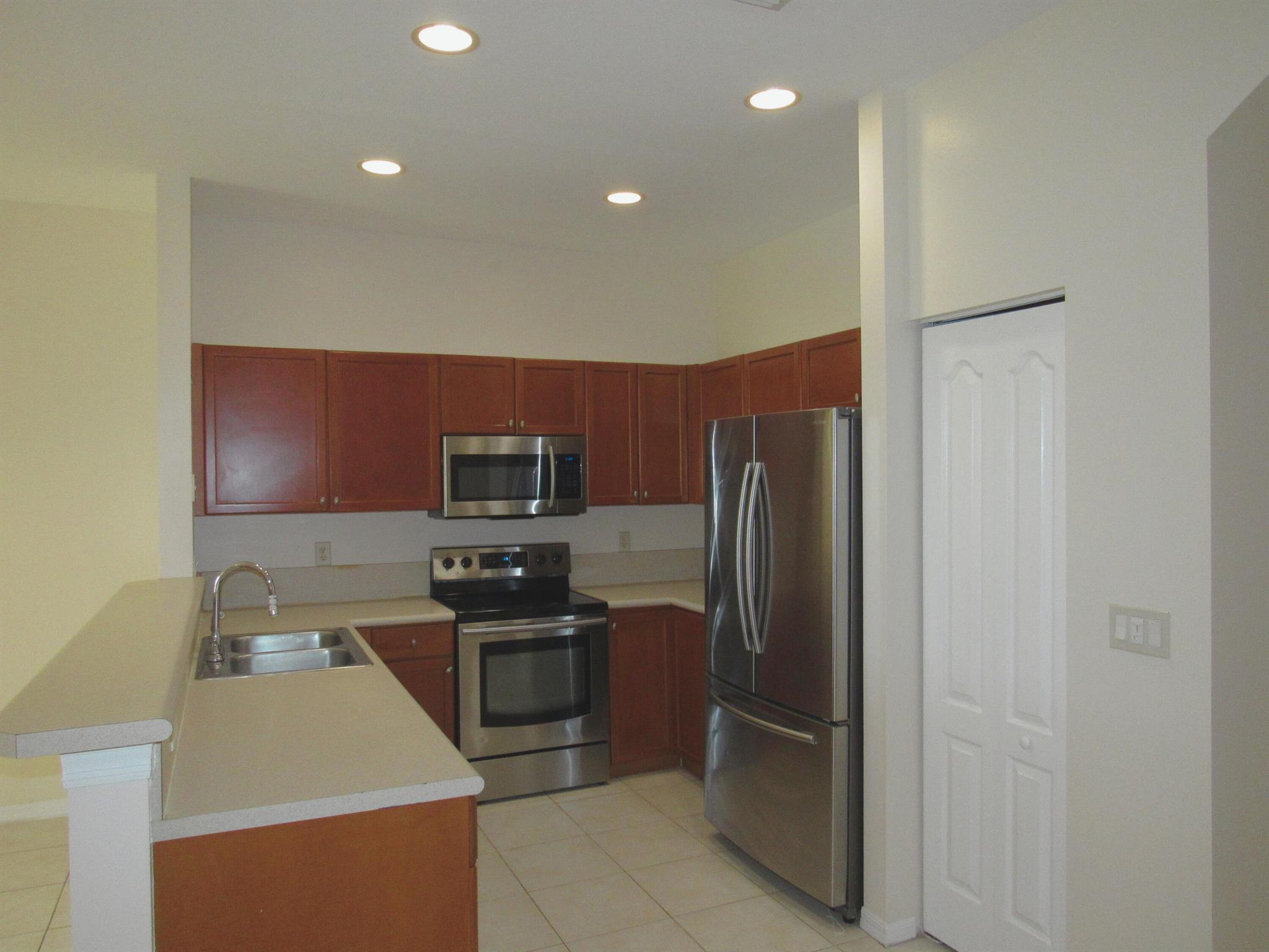 SEMINOLE ESTATES & TOWNHOMES - Residential