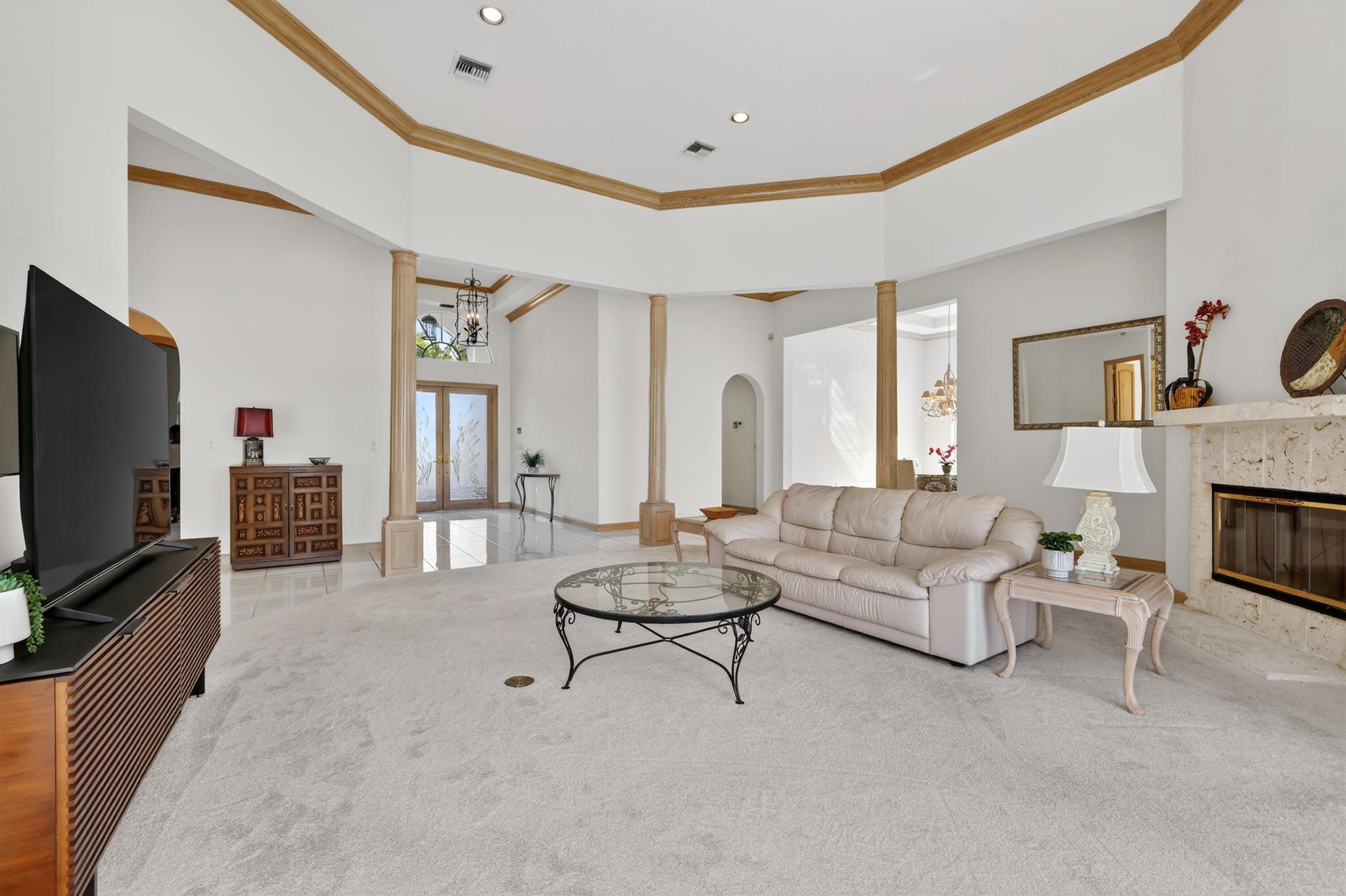 CHARING CROSS - Residential