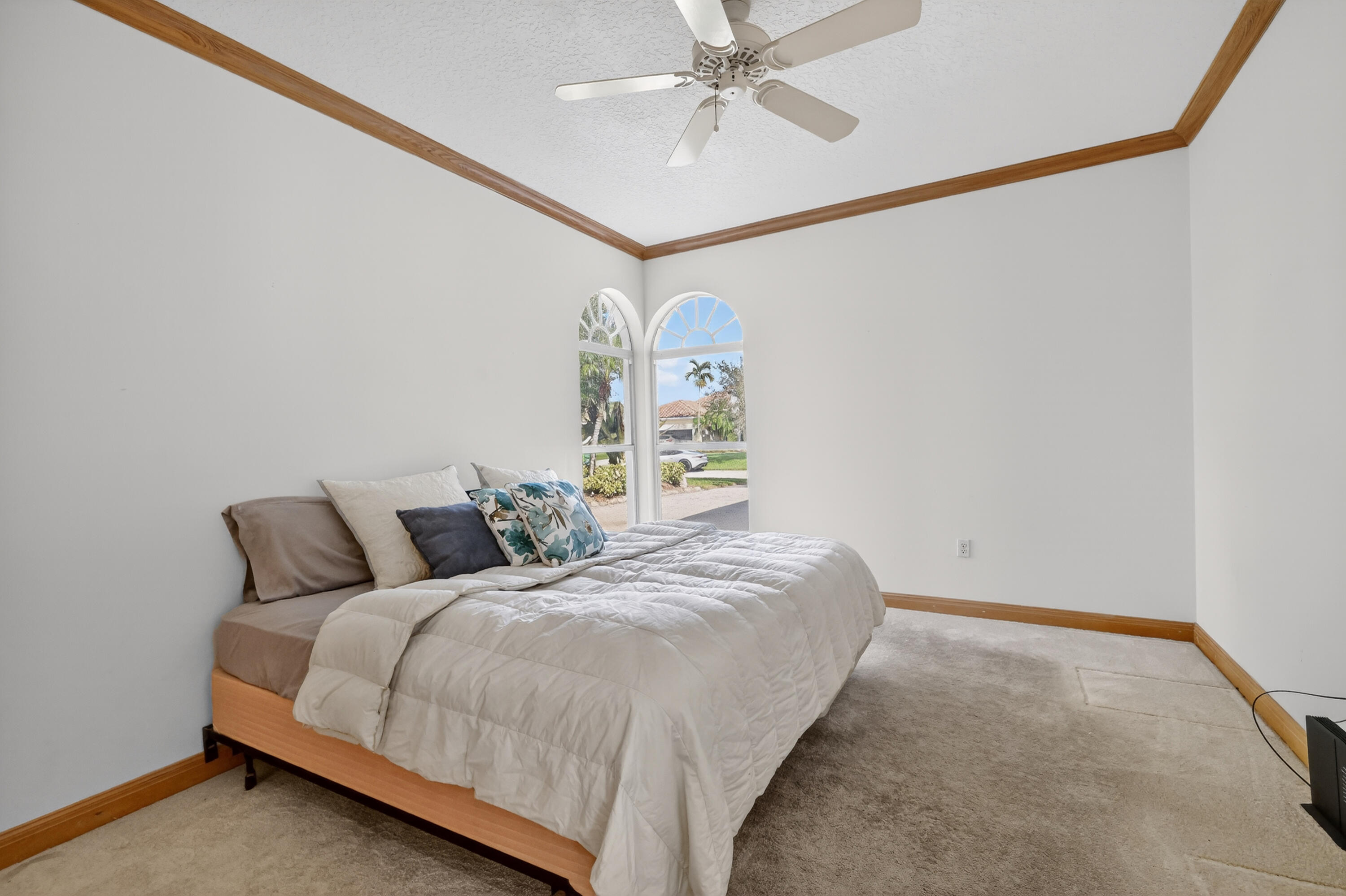 CHARING CROSS - Residential