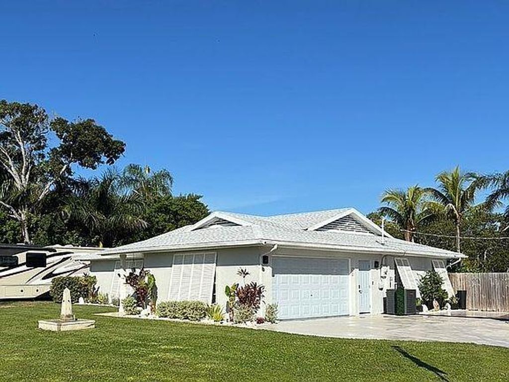 Photo of 186 12th Street SE, Vero Beach, FL 32962 (MLS # B26002270)