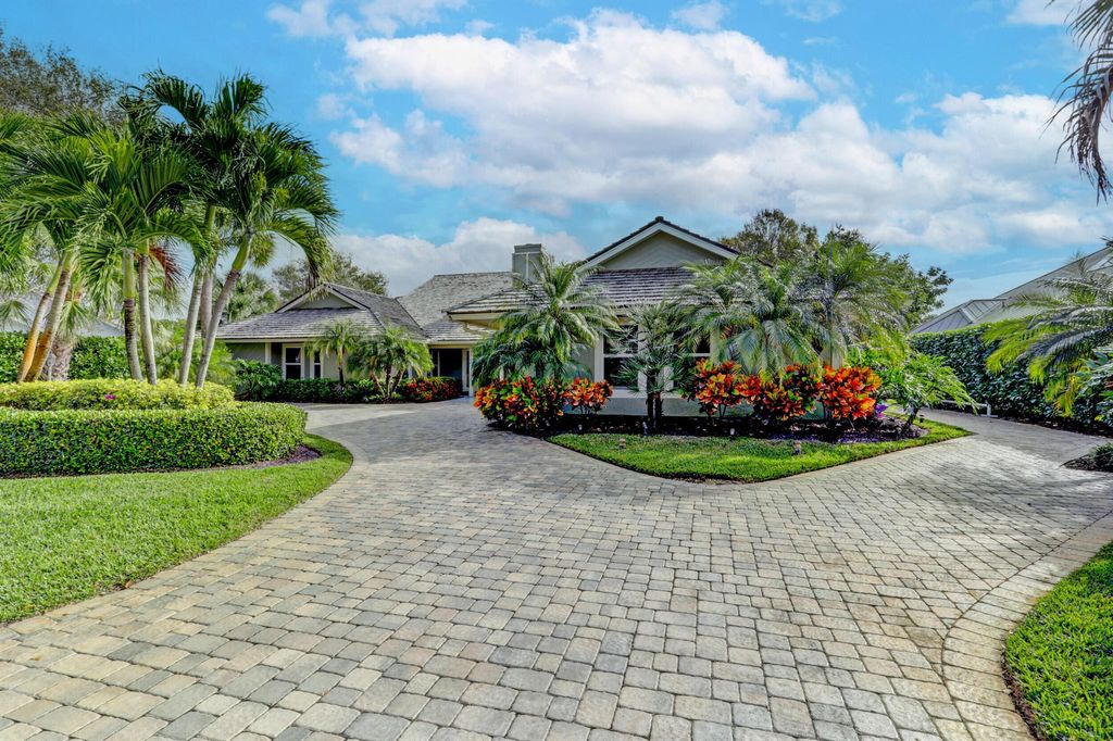 Photo of 6205 SE Ironwood Circle, Stuart, FL 34997 (MLS # R10768878)