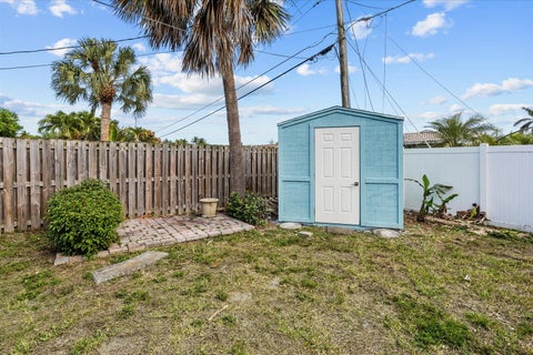 Tiny photo for 800 SE 13th Court, Deerfield Beach, FL 33441 (MLS # B26002575)