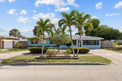 Tiny photo for 800 SE 13th Court, Deerfield Beach, FL 33441 (MLS # B26002575)