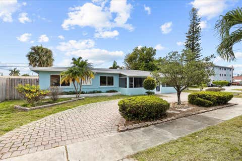 Tiny photo for 800 SE 13th Court, Deerfield Beach, FL 33441 (MLS # B26002575)