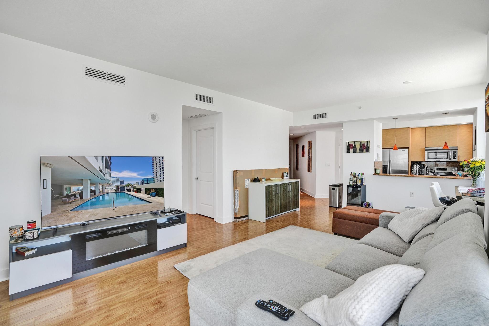 315 NE 3rd Ave 1201